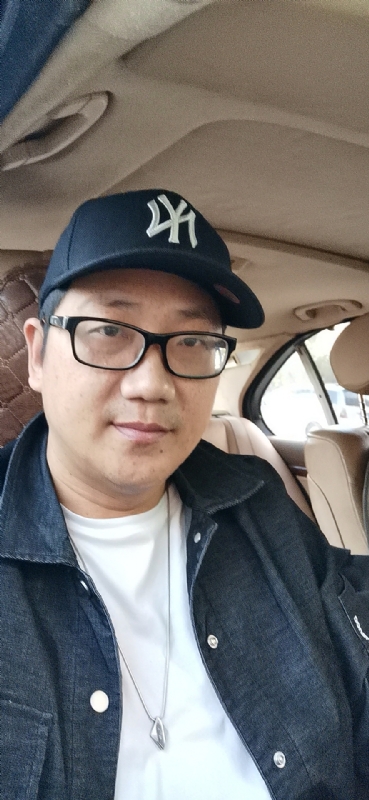拥抱幸福的第一张照片--仙游相亲网